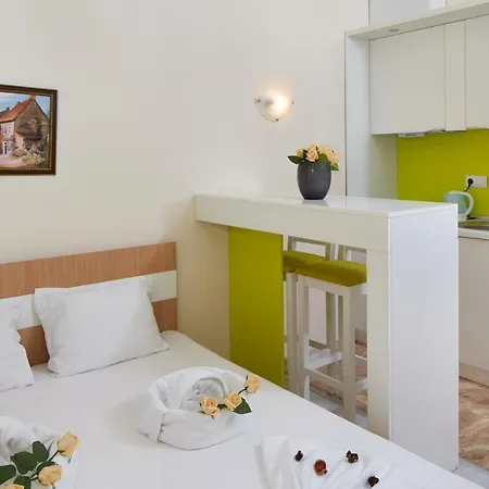 Sardinia And 公寓式酒店